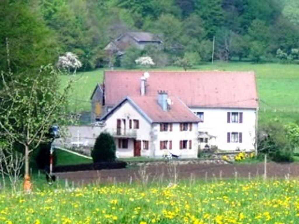 Gite Les Hirondelles Plombieres-les-Bains Exterior photo